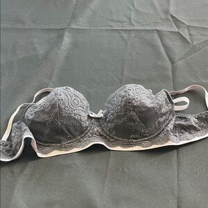 Chic Lace Underwire Bra in Gray